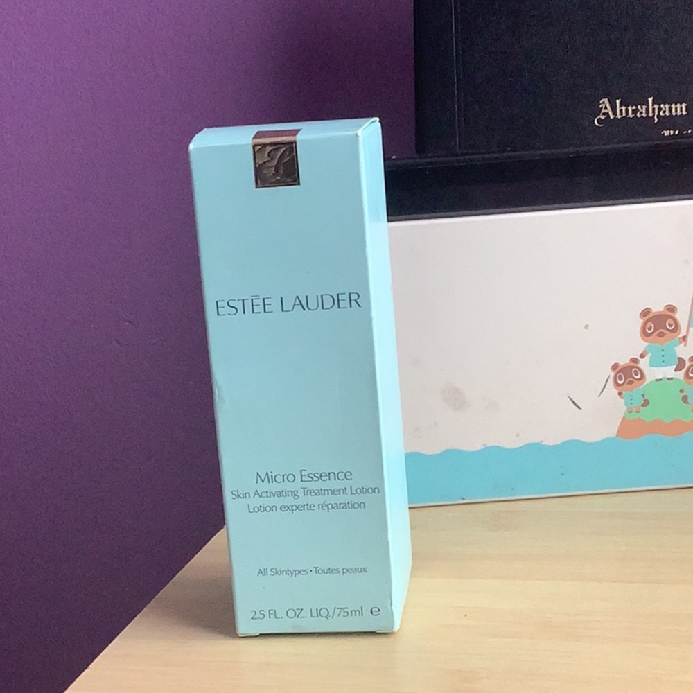 Estee Lauder Blue Toner for Hydration and Purity